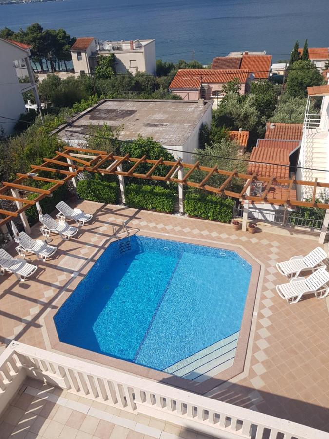 Apartment Lea Slatine Bagian luar foto
